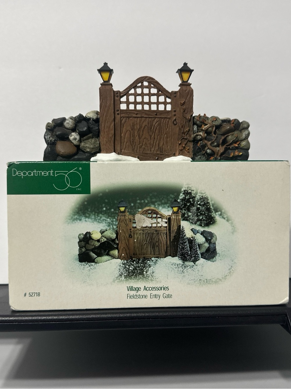 Department 56 Brown Fieldstone Gate with Lanterns